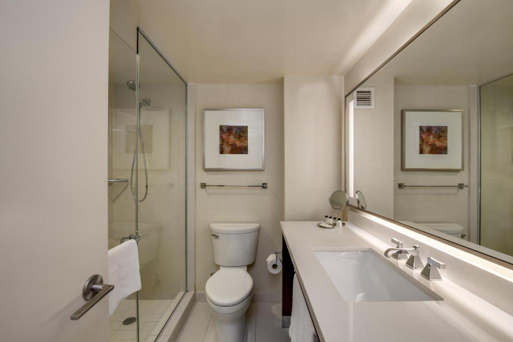 King Room with City View – Non-Smoking