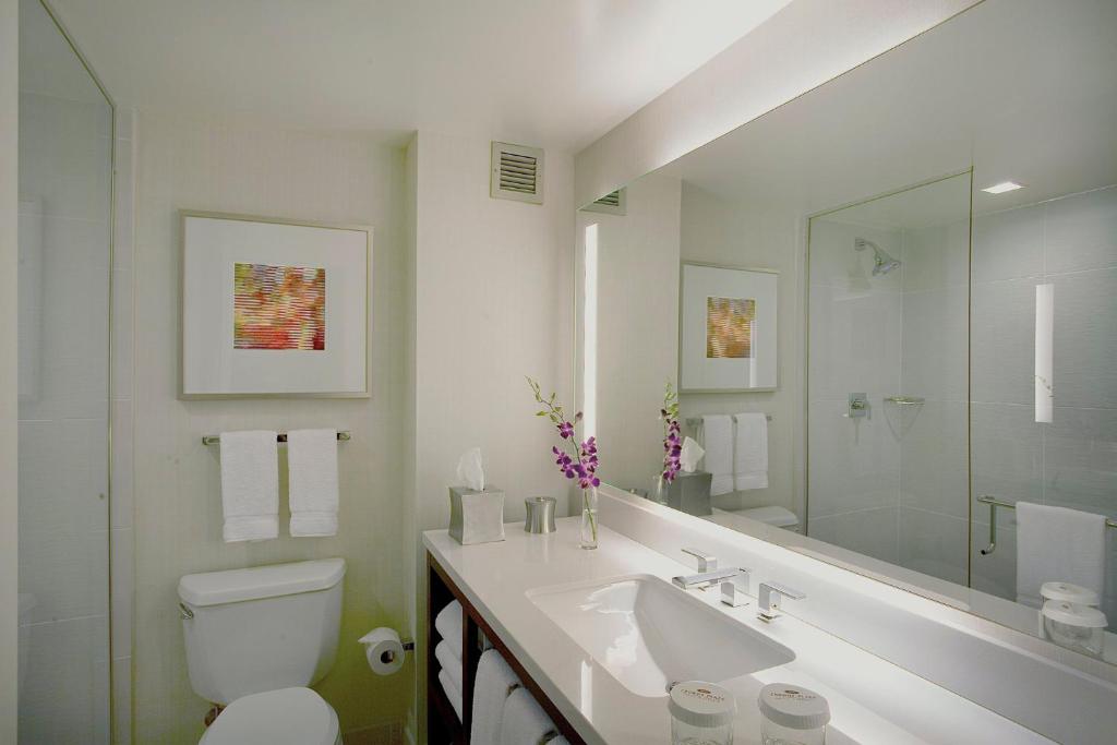 King Room with City View – Non-Smoking