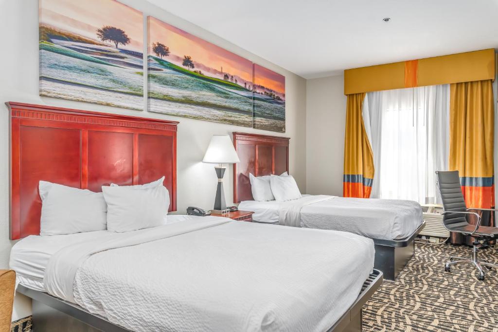 Queen Room with Two Queen Beds – Non-Smoking