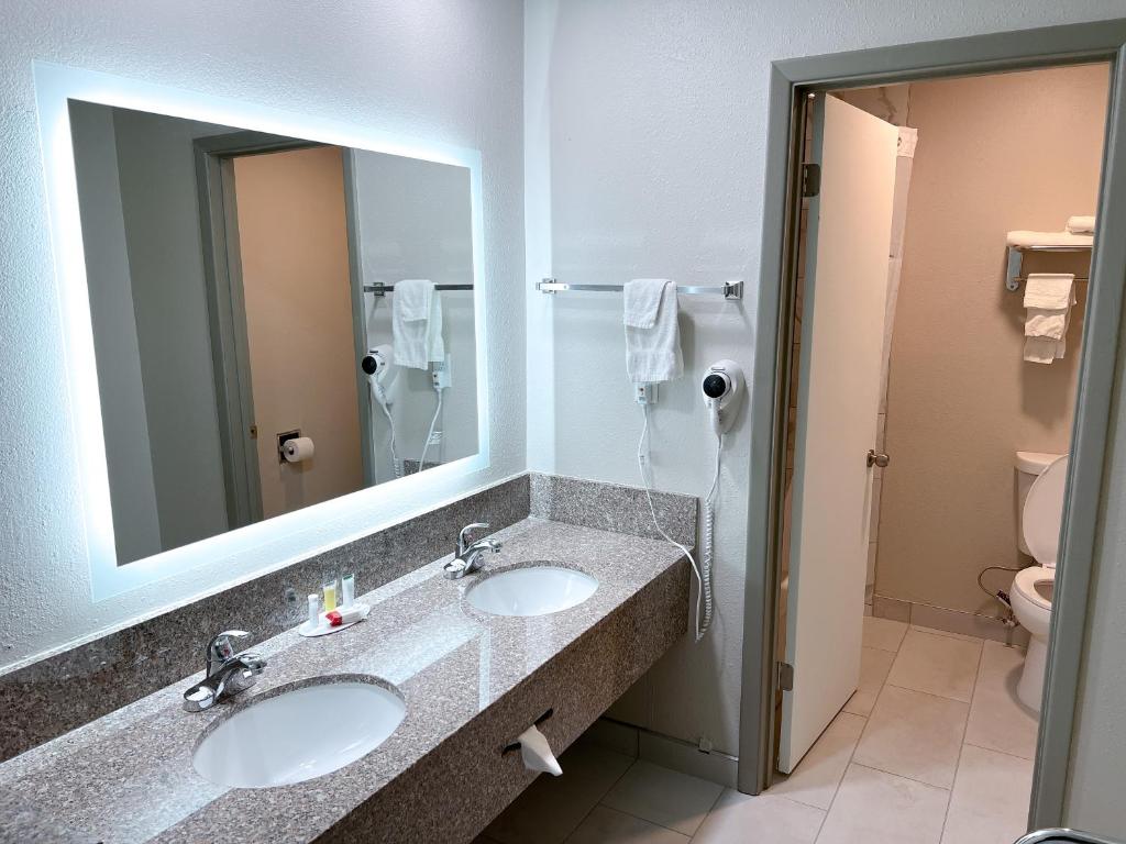 King Studio Suite – Non-Smoking