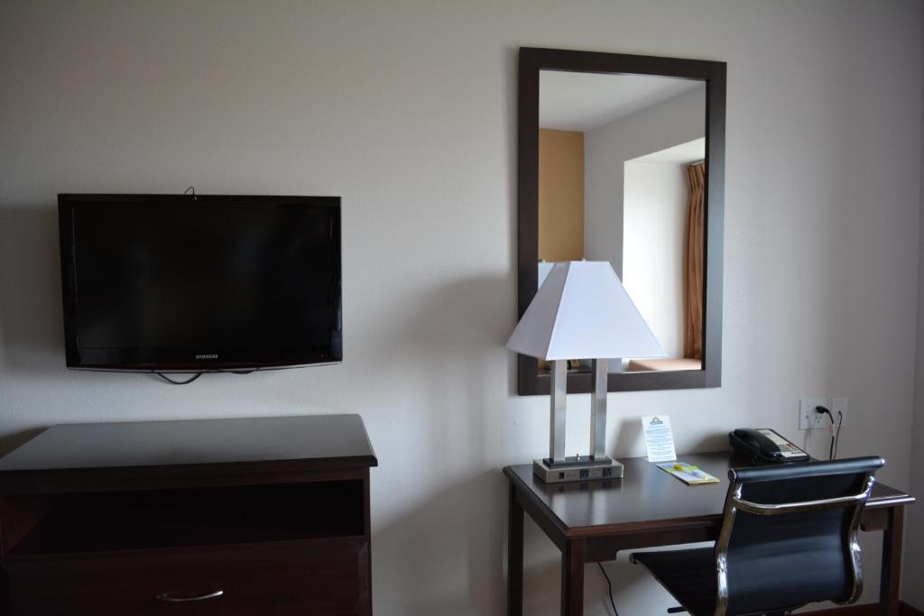 Queen Room – Non-Smoking