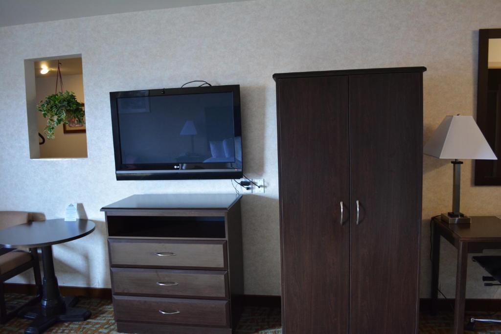 Queen Room with Two Queen Beds – Non-Smoking