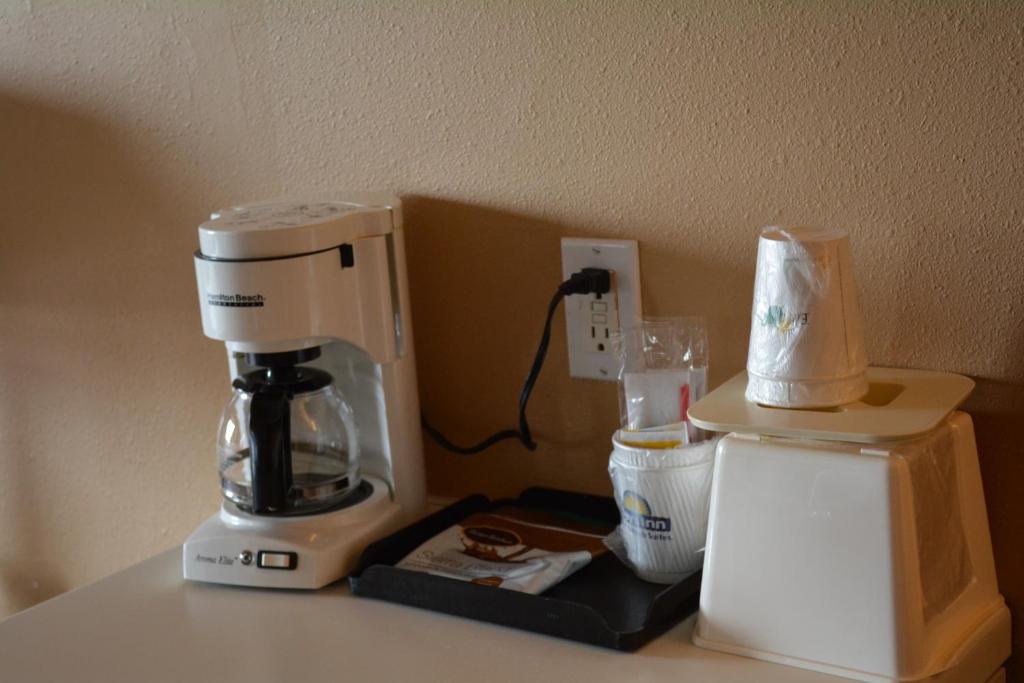 Queen Studio Suite – Non-Smoking