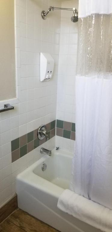 Queen Room with Two Queen Beds – Pet FriendlyNon-Smoking