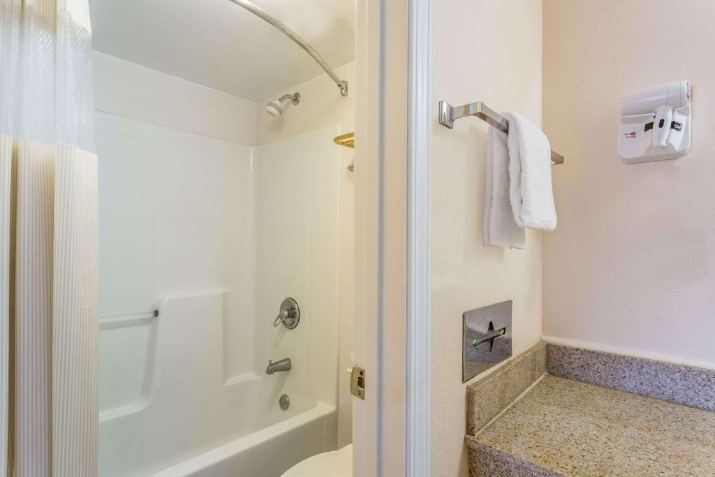 Standard Double Room with Two Double Beds – Smoking