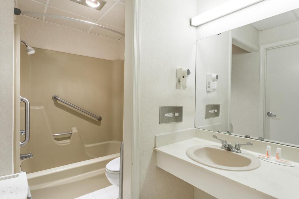 Queen Room – Non-Smoking