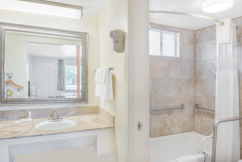 King Room – Disability AccessNon-Smoking