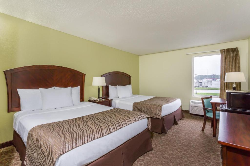 Queen Room with Two Queen Beds – Non-Smoking