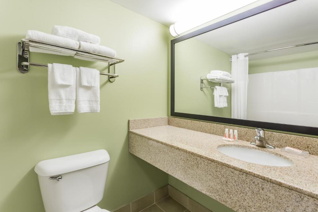 Queen Room with Two Queen Beds – Non-Smoking