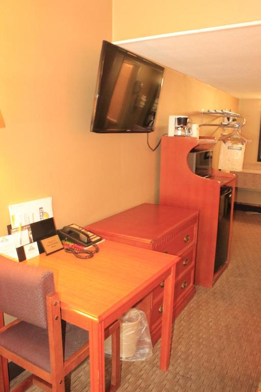 Queen Room with Two Queen Beds – Non-Smoking