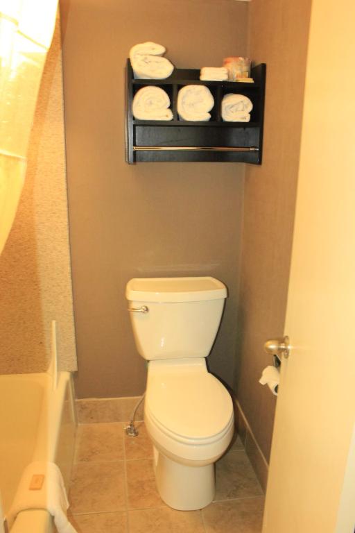 Queen Room with Two Queen Beds – Non-Smoking