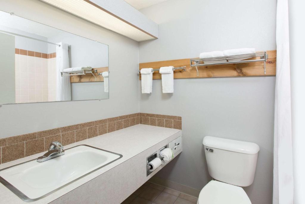 Deluxe Double Room with Two Double Beds – Non-Smoking