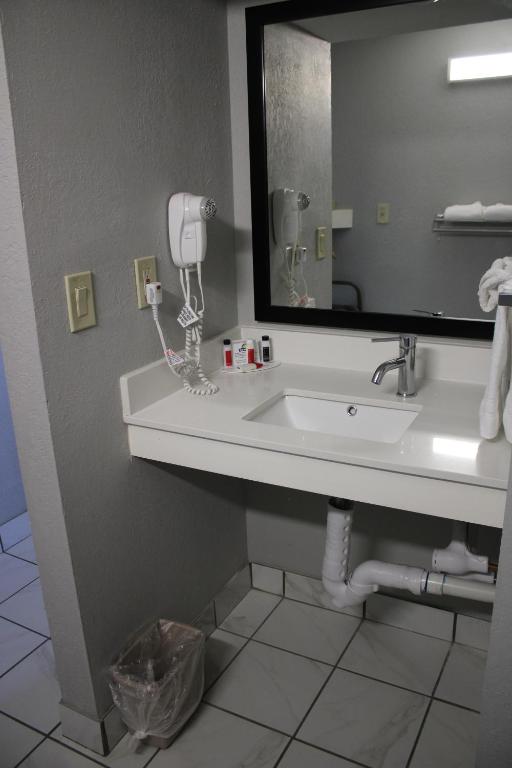 Deluxe Double Room with Two Double Beds – Non-Smoking