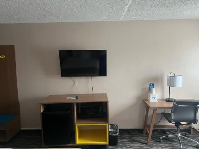 Deluxe Double Room with Two Double Beds – Non-Smoking