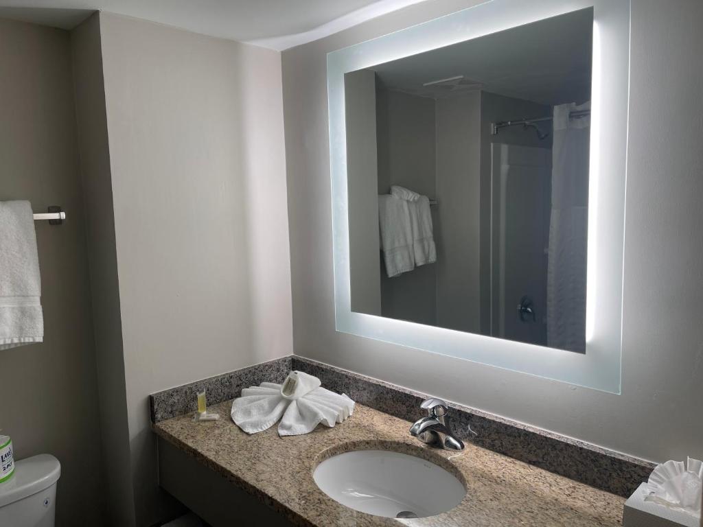 Deluxe Double Room with Two Double Beds – Non-Smoking