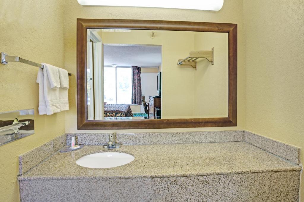 Double Room with Two Beds – Smoking