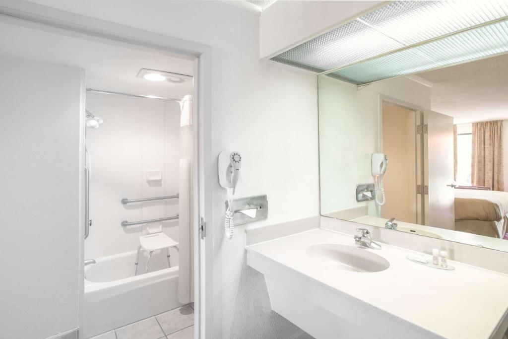 King Room – Disability AccessSmoking