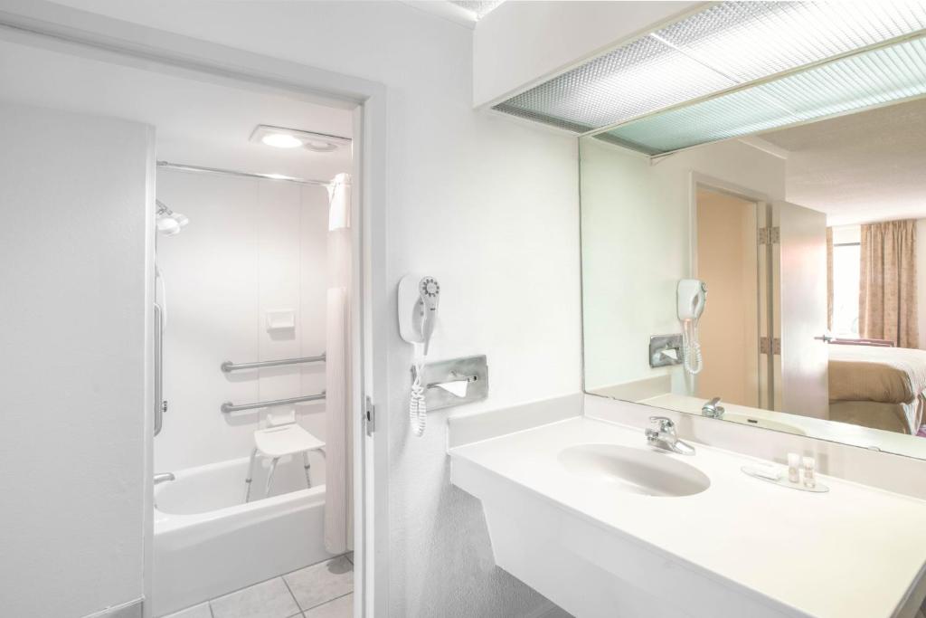 King Room – Non-Smoking