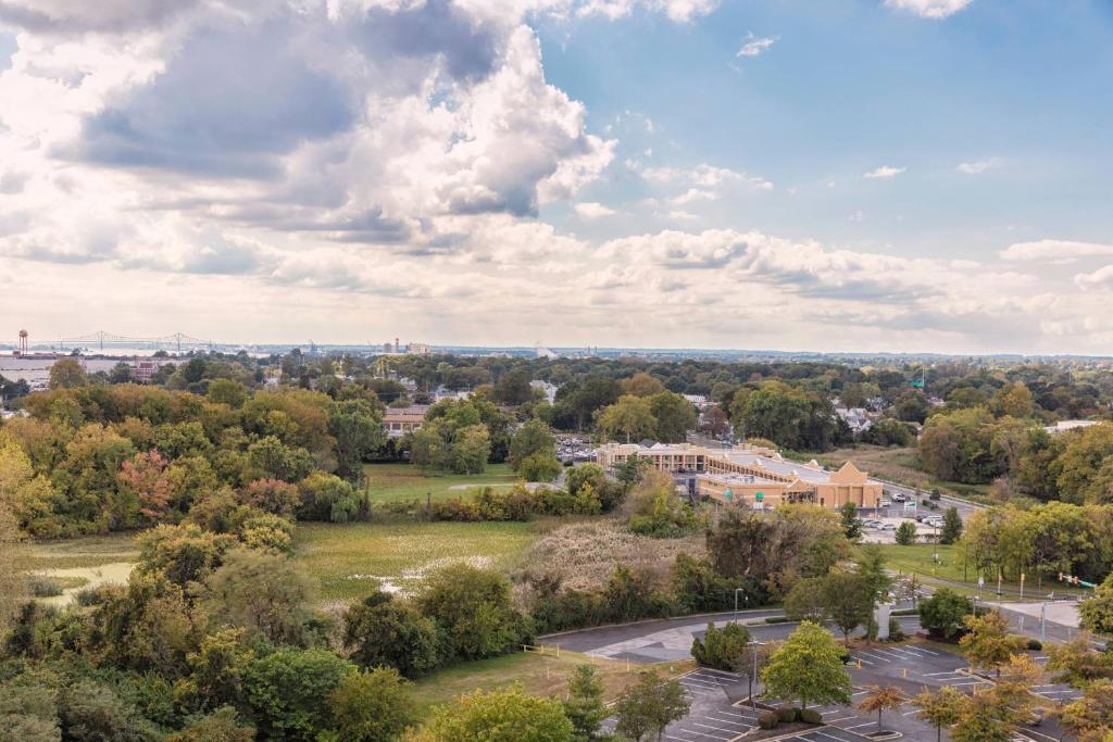 Premium High Floor Guest Room with 1 King