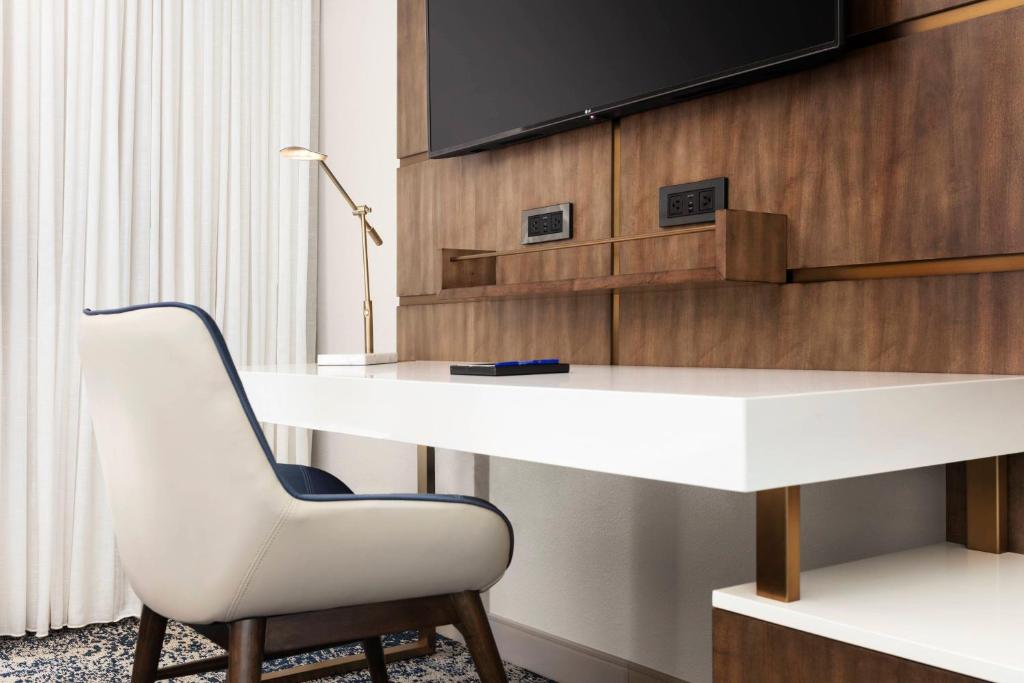 Suite 2 Queen Sofa bed Limited view