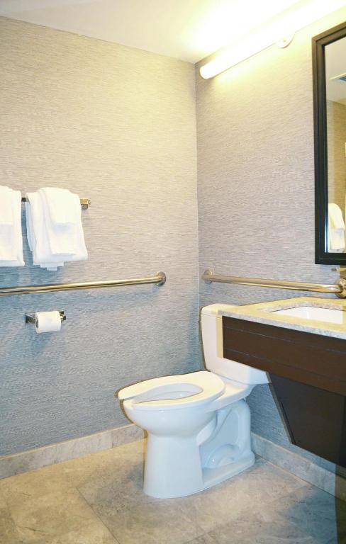 Double Room with Two Double Beds and Roll-in Shower – MobilityHearing Access