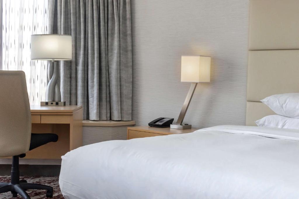 King Room with City View – High Floor