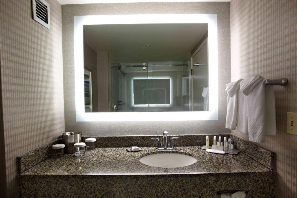 Non-Smoking Upgraded King Room