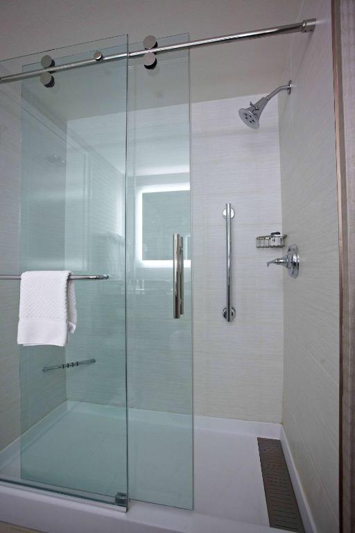 Non-Smoking Upgraded King Room