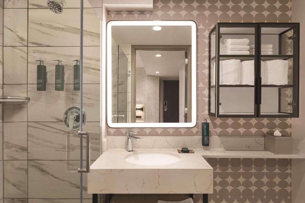 Standard Queen Suite