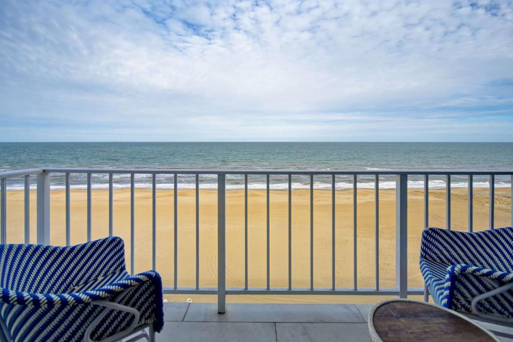 Double Room with Two Double Beds and Balcony – Ocean Front