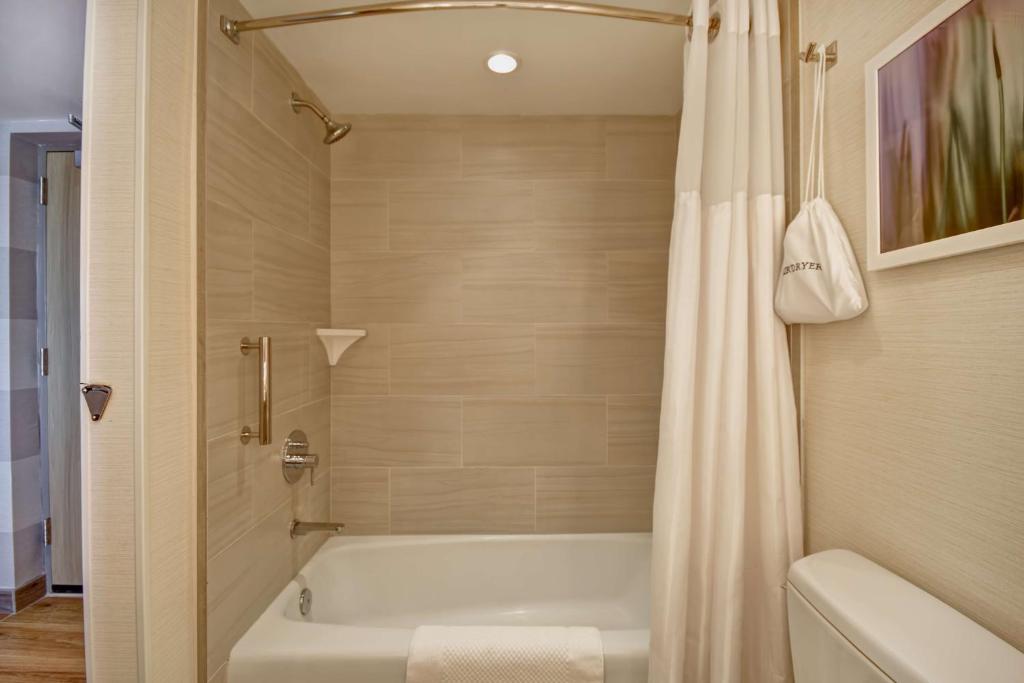 Double Room with Two Double Beds and Balcony – Ocean Front