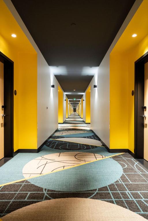 Gallery Studio Double Queen Bed Non-Smoking