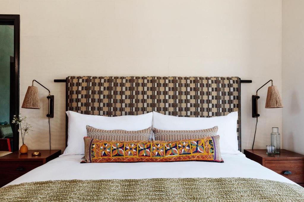 Premier King Room with Limited View