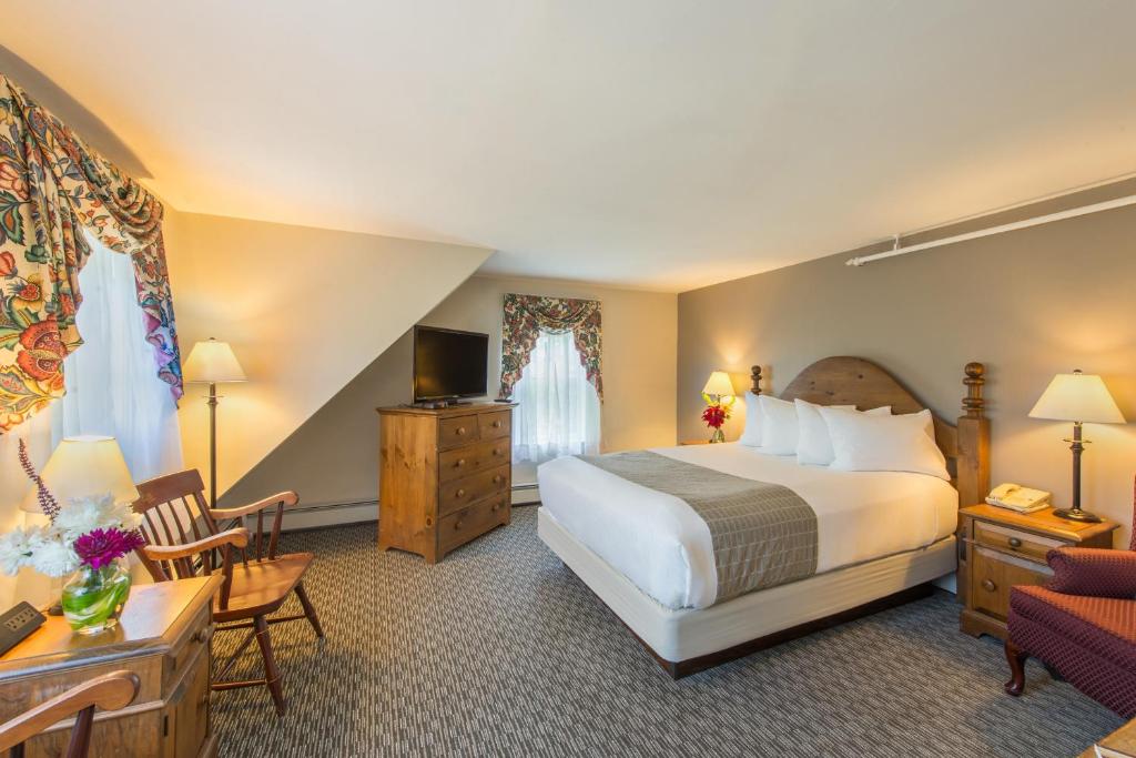 Mountain View Room with One Queen Bed