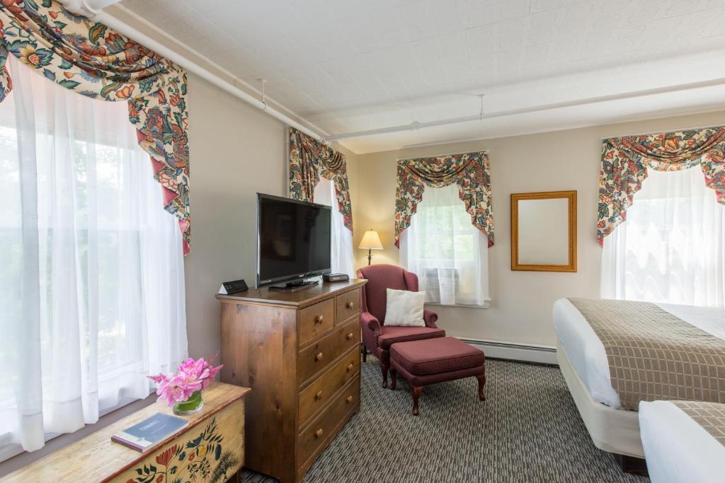 Standard View Room with Two Double Beds