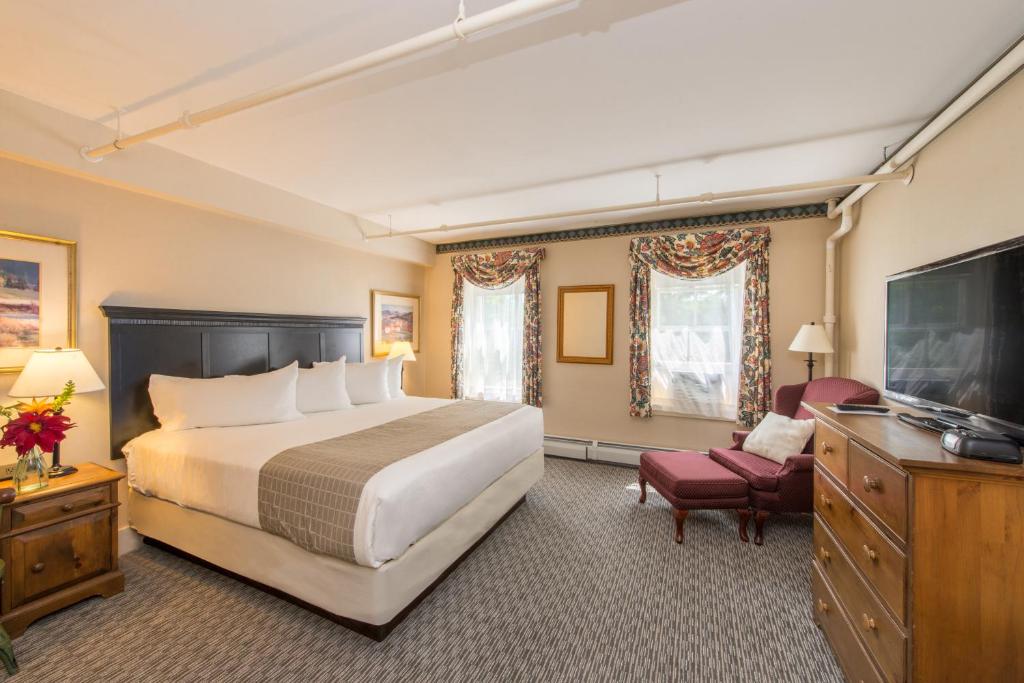 Suite with Mountain View