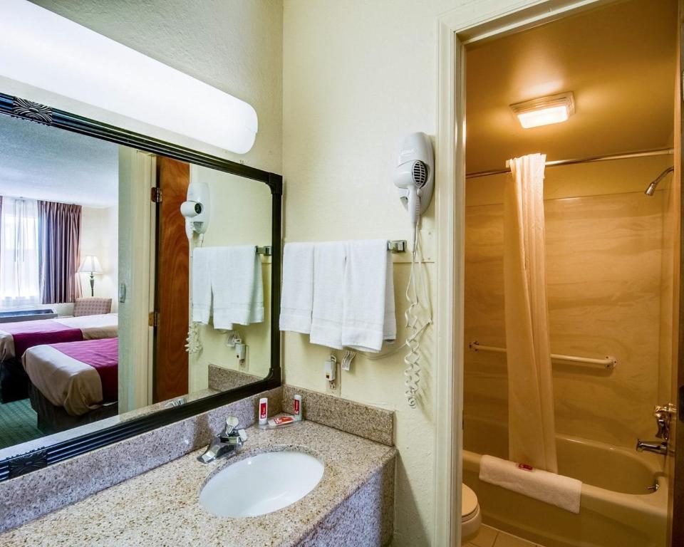 King Room – Non-Smoking