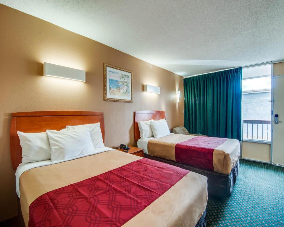 Double Room with Two Double Beds – Smoking