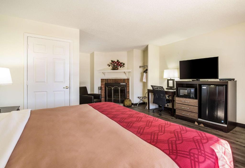 King Room with Hot Tub – Non-Smoking