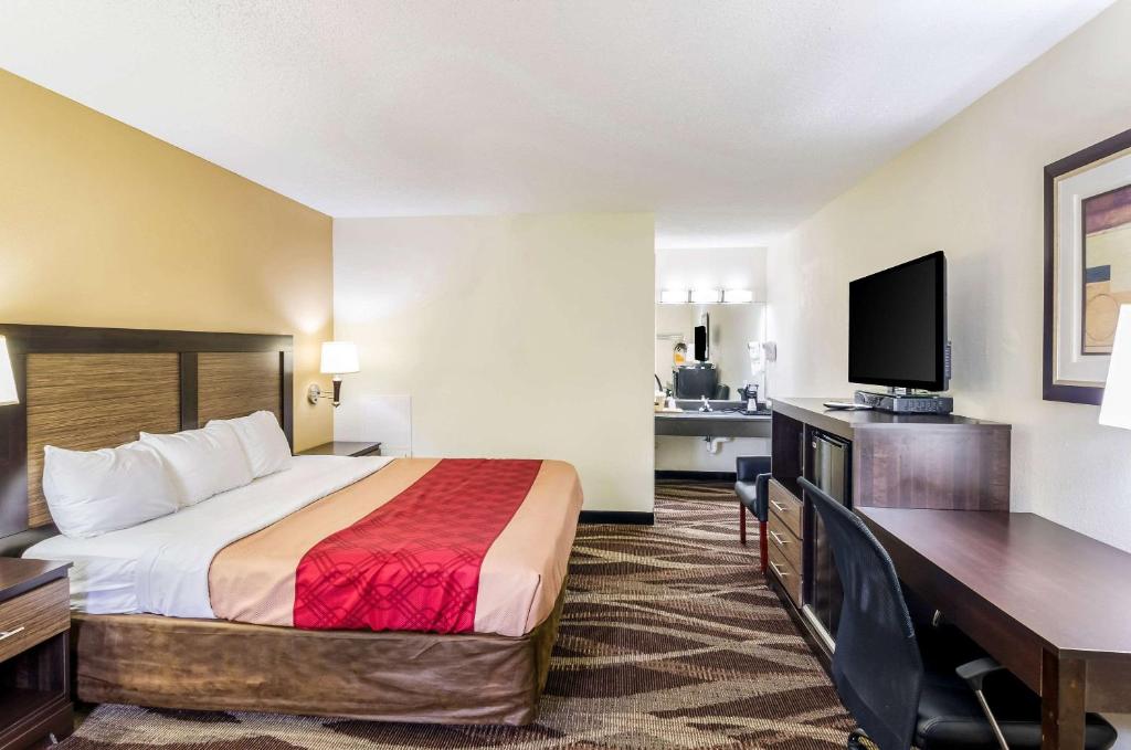 King Room with Hot Tub – Non-Smoking