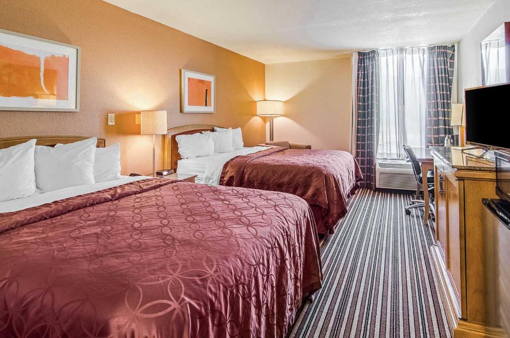 Queen Room with Two Queen Beds – Non-Smoking