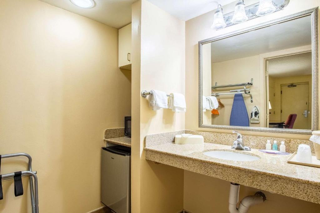 King Room – AccessibleNon-Smoking