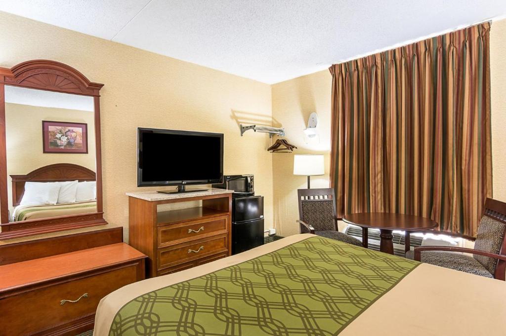 Standard Queen Room – Smoking