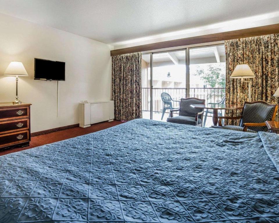 King Room – Non-Smoking