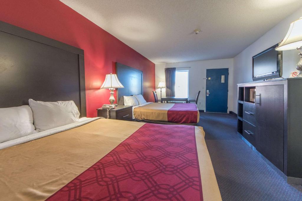 Queen Room with Two Queen Beds – Non-Smoking