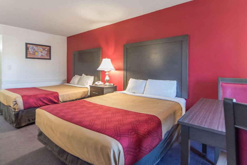 Queen Room with Two Queen Beds – Non-Smoking