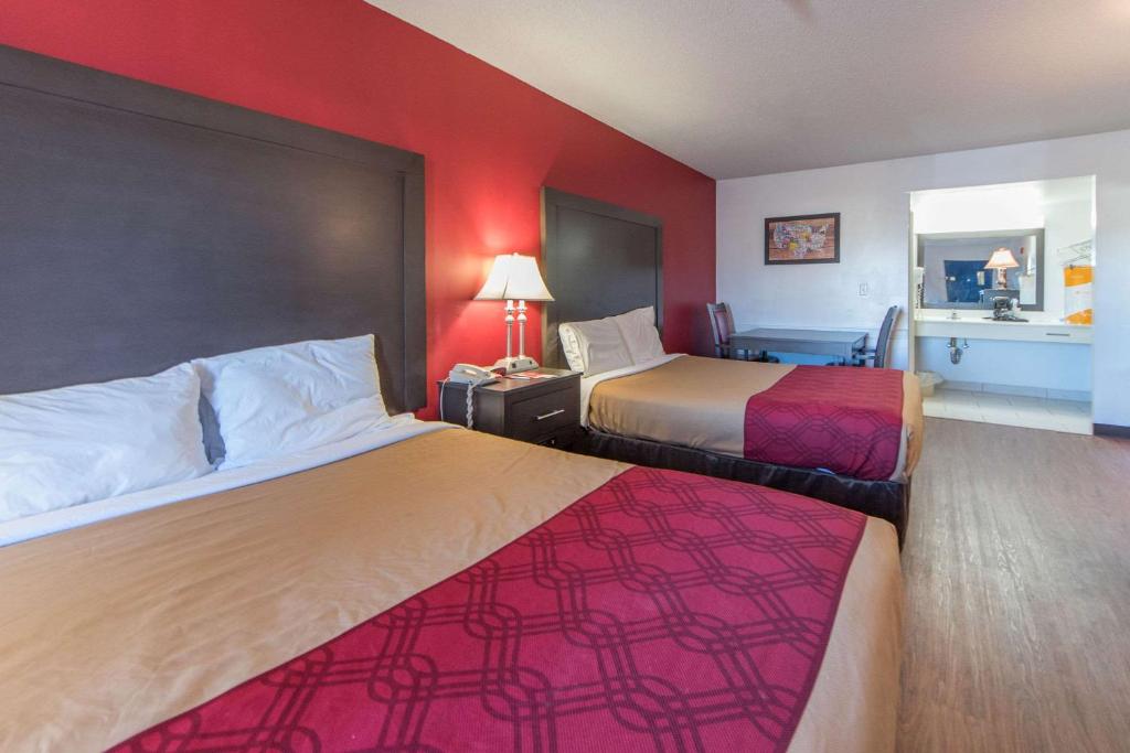 Queen Room with Two Queen Beds – Smoking