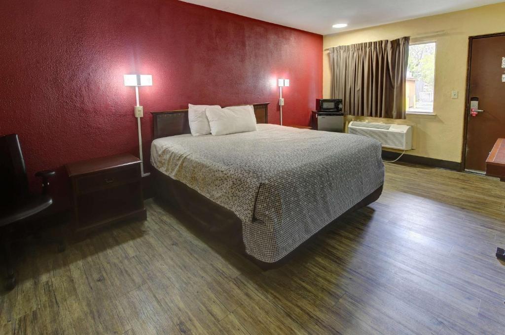 King Room – Non-Smoking