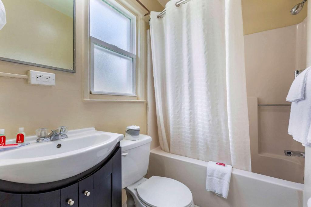 Queen Room – Non-Smoking