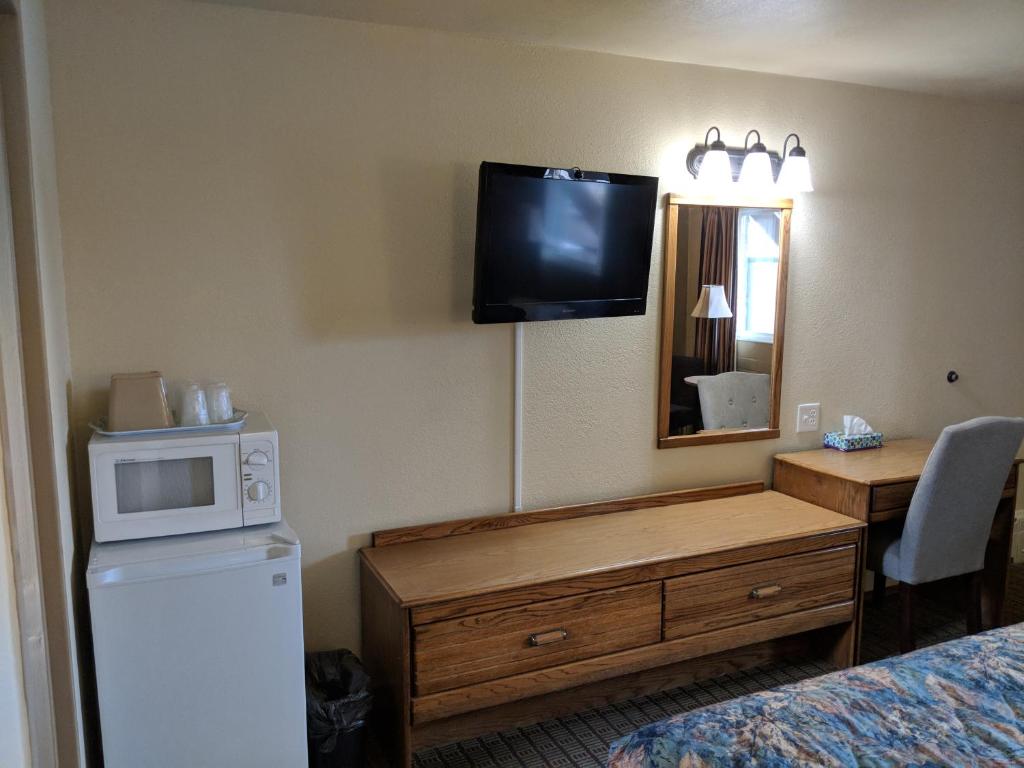 Non-Smoking Queen Room